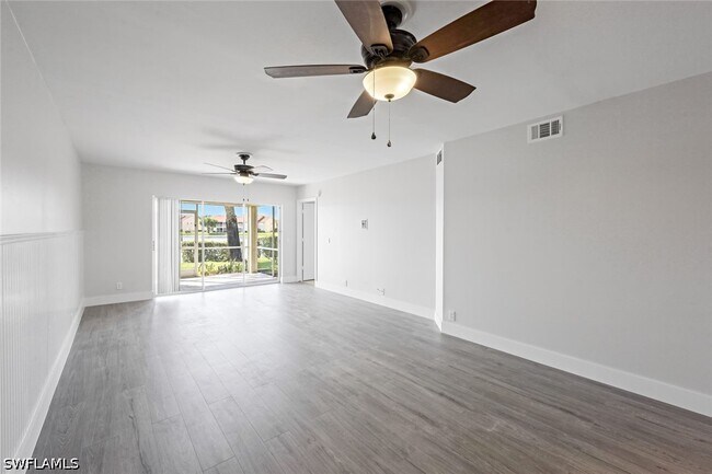 Foto del edificio - 7800 Emerald Cir