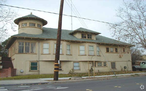 Building Photo - 299 Wilson St