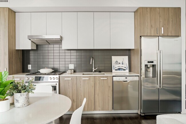 Foto del edificio - 495 E Waterside Dr