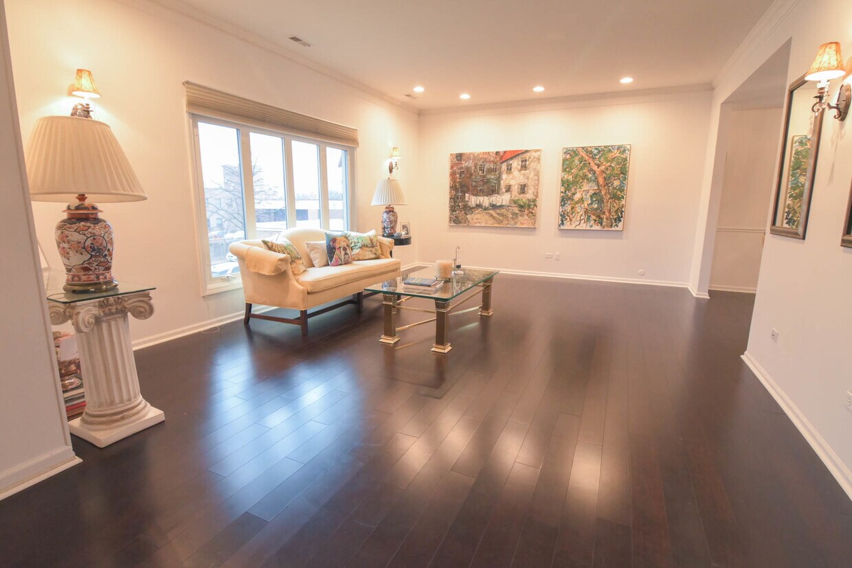 Primary Photo - 740 Ballantrae Dr