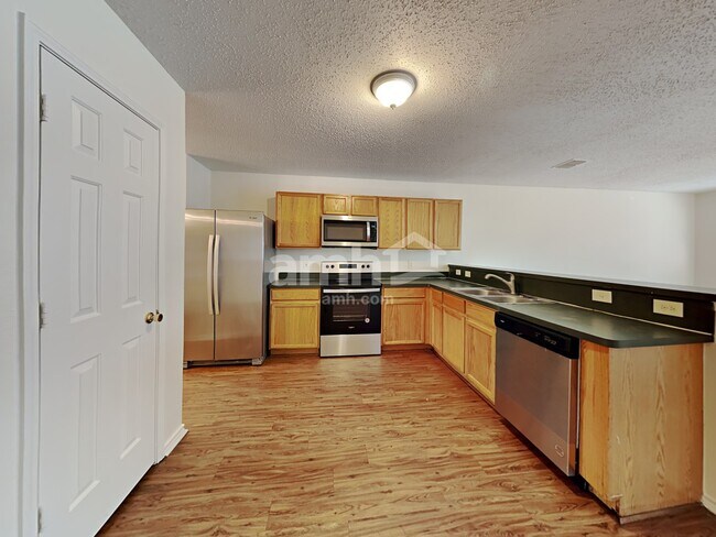 Building Photo - 1020 Chelsea Ln