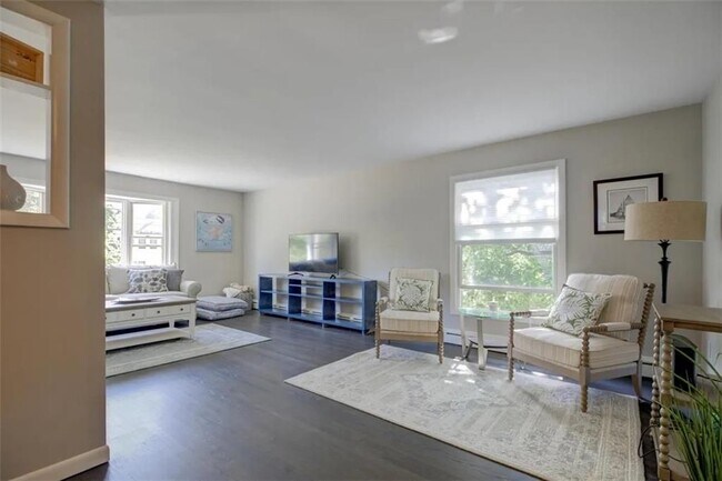 Building Photo - 132 Ruggles Ave