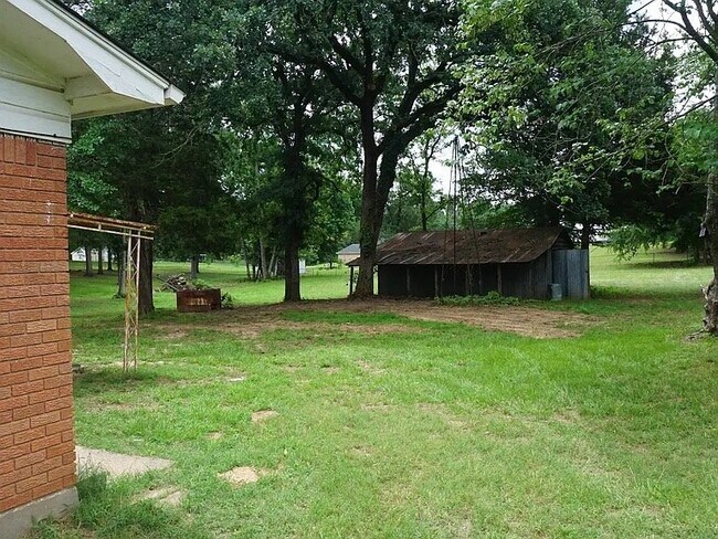 Foto del edificio - 854 Hoyt Rd