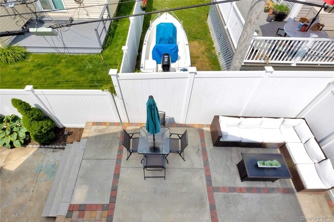 Building Photo - 81 Barnes St