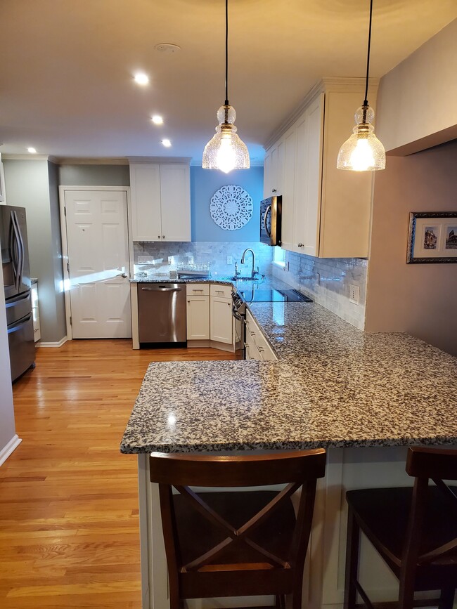 Kitchen - 415 Helderview Dr