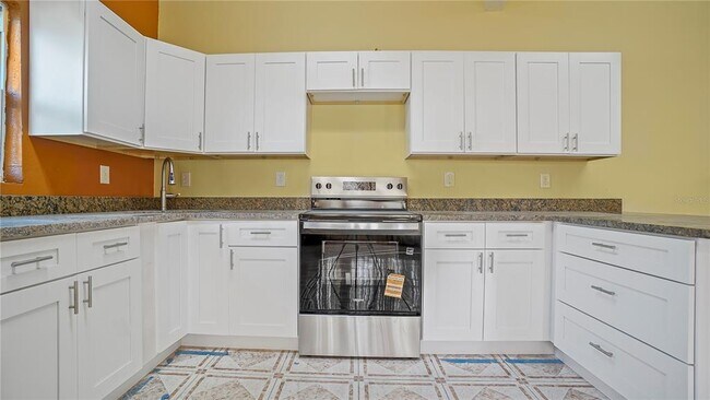 Foto del edificio - 5717 Lawndale Rd