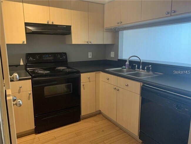 Foto del edificio - 322 E Central Blvd