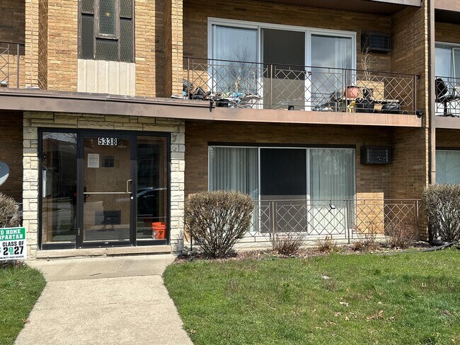 Building Photo - 5338 W 96th St