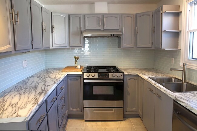 Photo du bâtiment - 19 Meadowlands Dr W