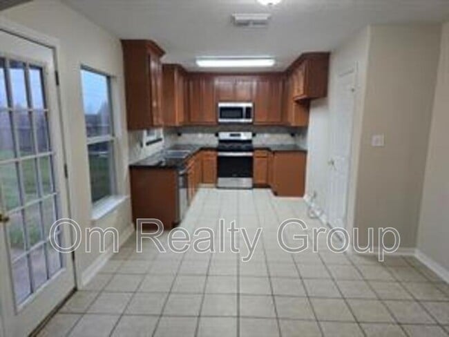 Building Photo - 707 Mockingbird St