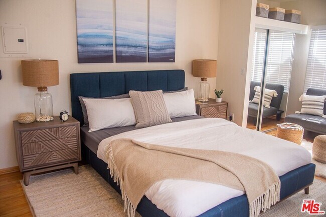 Foto del edificio - 26 Breeze Ave