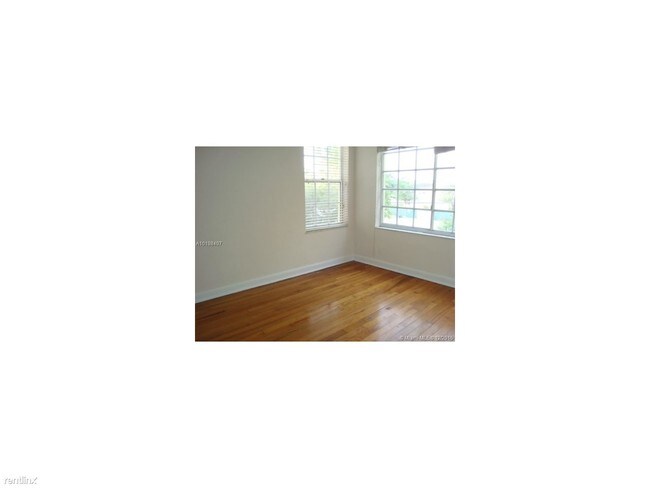 Building Photo - 2 br, 1.5 bath  - 21 Madeira Ave Apt 14