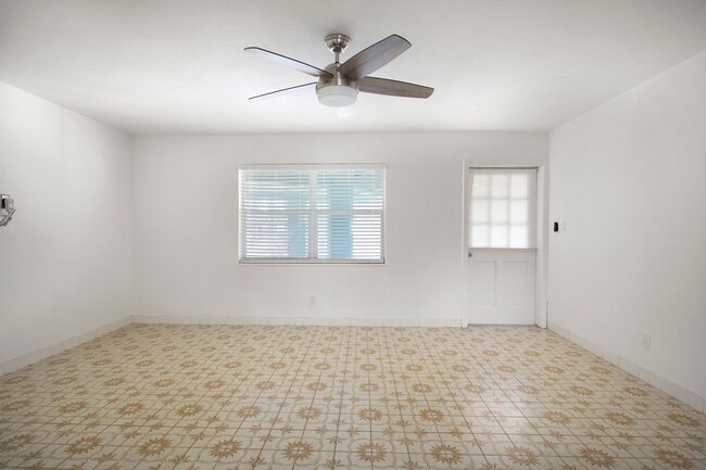 Foto del edificio - 3 bedroom 2 bathroom house on Canal Allows...