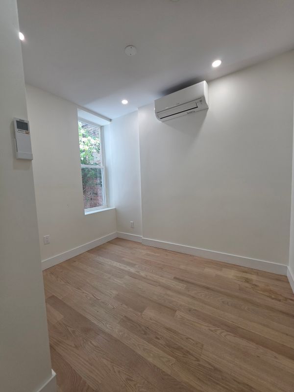 Foto del edificio - 72-50 66th St