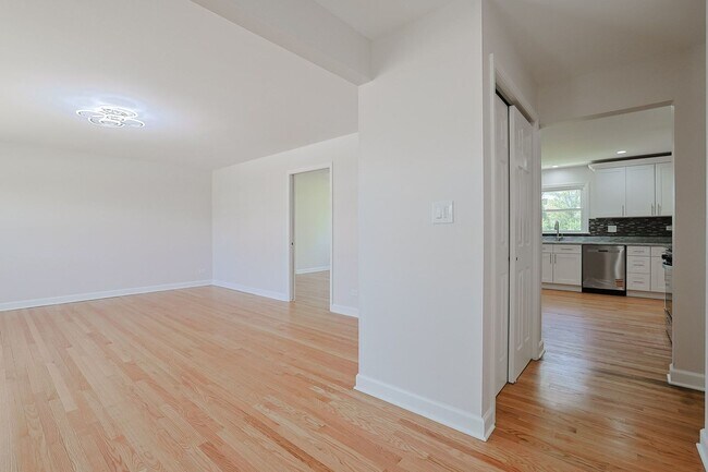 Foto del edificio - 2232 Sprucewood Ave