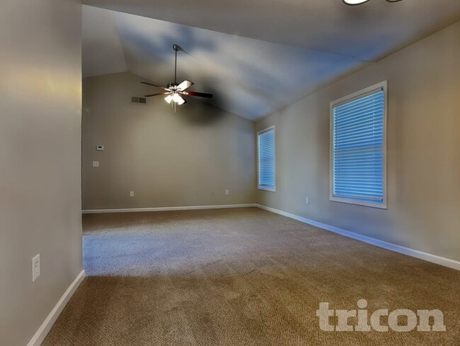 Building Photo - 15 Thrasher Rd