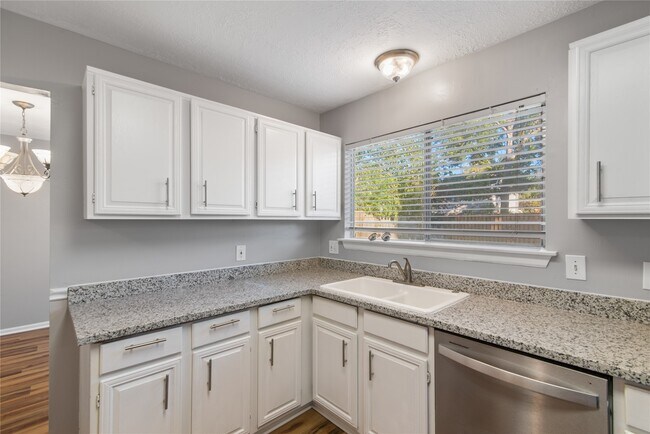 Foto del edificio - 2335 Trail Wood Ln