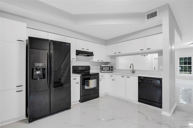 Foto del edificio - 9808 NW 56th Pl