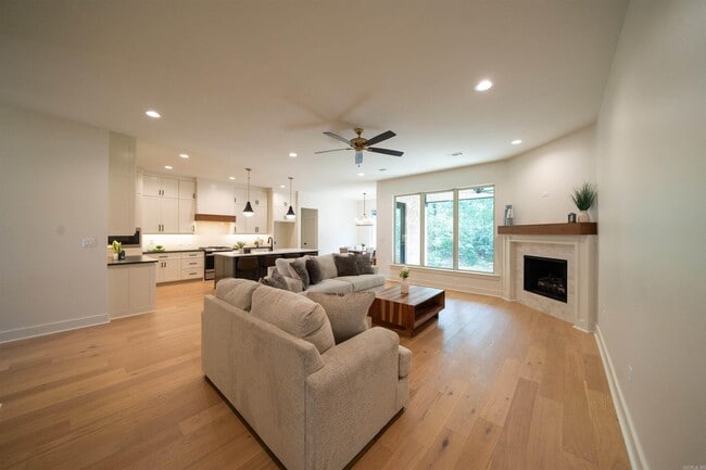 Foto del edificio - 15112 Matterhorn Lp