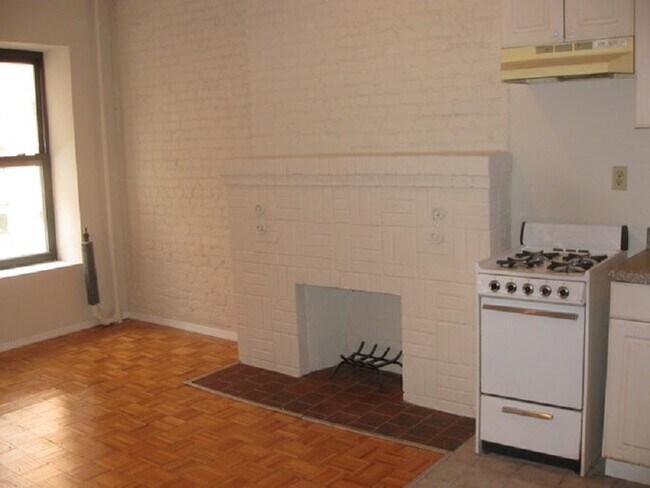 Foto del edificio - True 1BR walk-up in Murray Hill