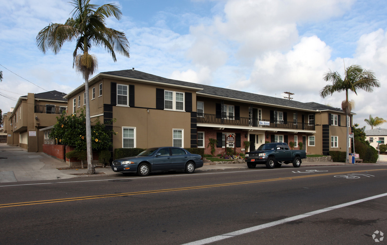 Building Photo - De Anza