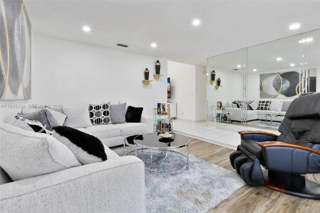 Foto del edificio - 11145 NW 27th St