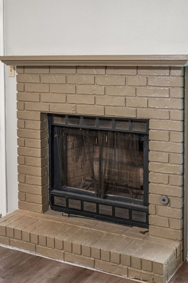 Building Photo - 81 Oak Forest Loop