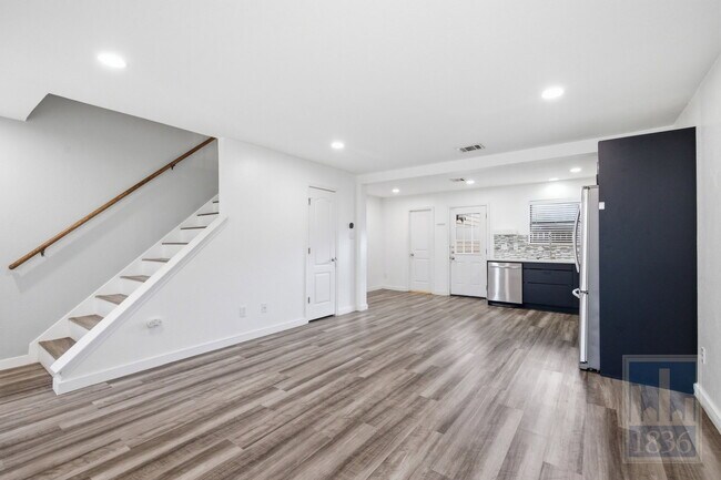 Building Photo - 8400 Jamestown Dr