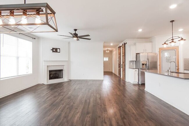 Building Photo - 4008 Park Crossings Dr