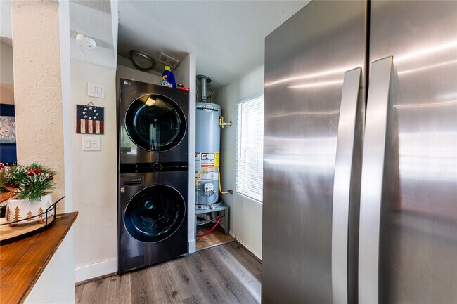 Building Photo - 2010 Caplin St