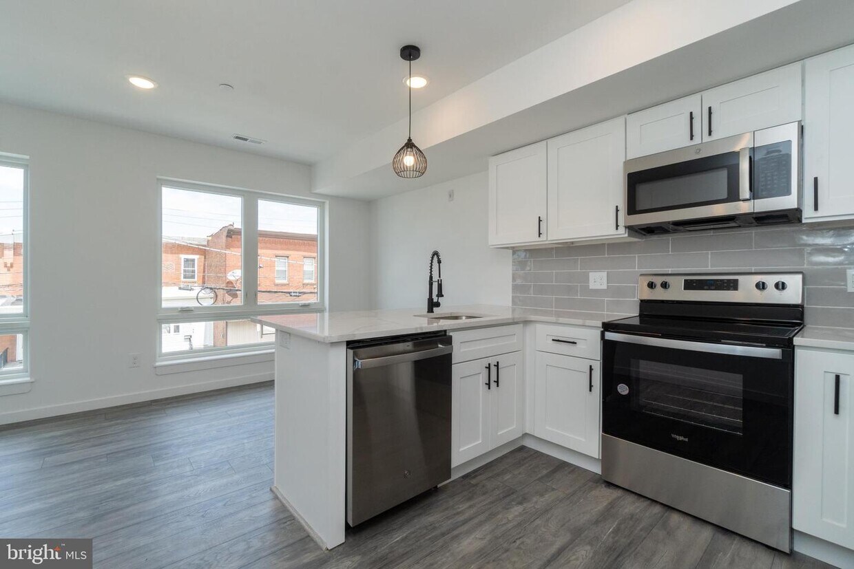 Foto principal - 6604 Lansdowne Ave