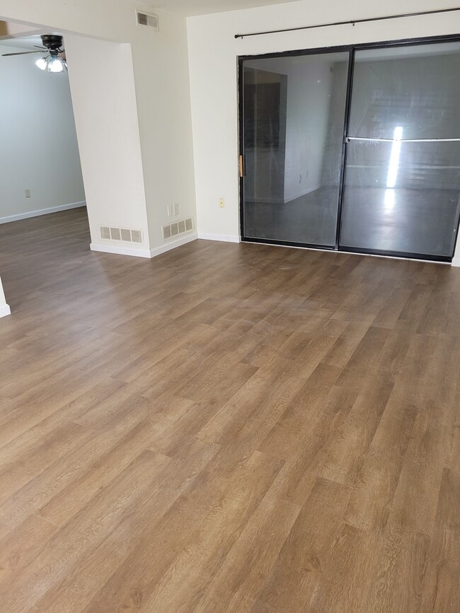 Living Room - 900 College Park Dr