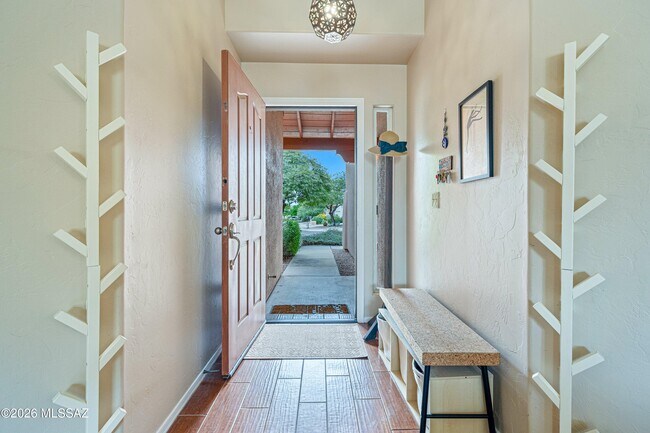 Building Photo - 6486 N Sun Bluff Dr