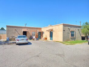 Building Photo - 305 N Almendra St