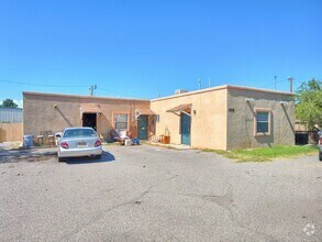 Building Photo - 305 N Almendra St