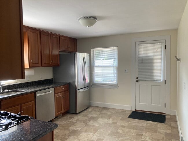 Building Photo - 15 Willard St