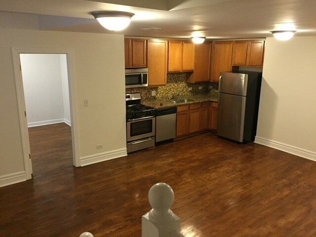 Foto del edificio - 6309 N Albany Ave