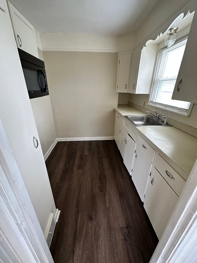 Kitchen - 1257 Hammel St