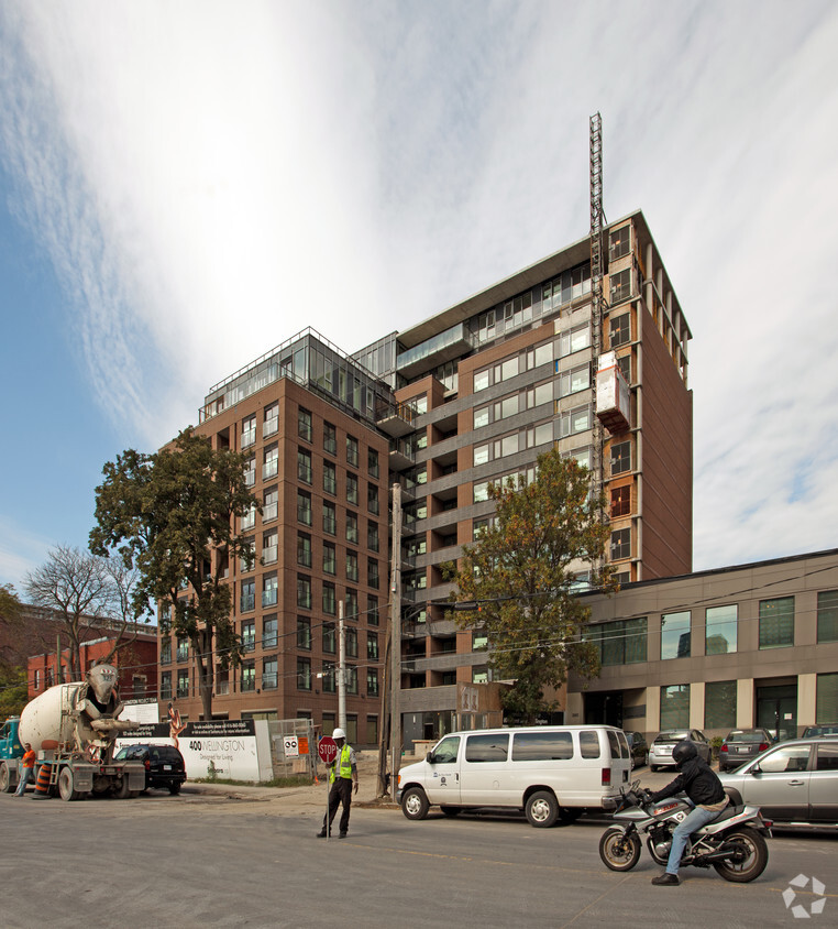 Building Photo - 400 Wellington West