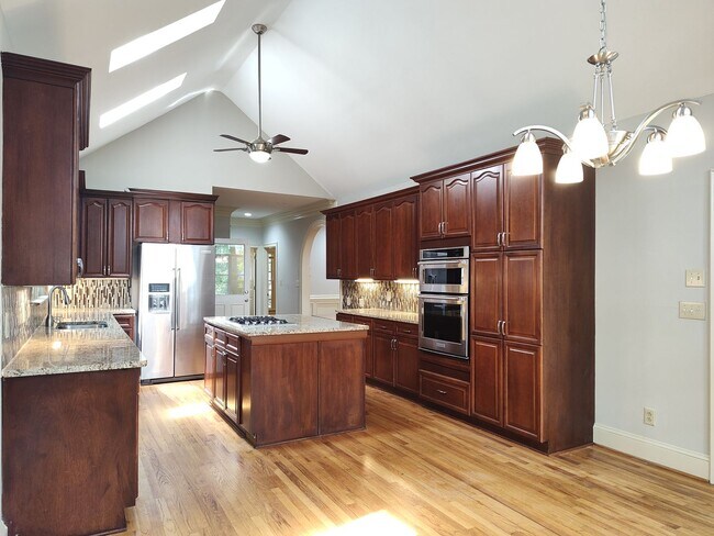 Foto del edificio - Stunning home located in the Popular Piper Glenn Community!