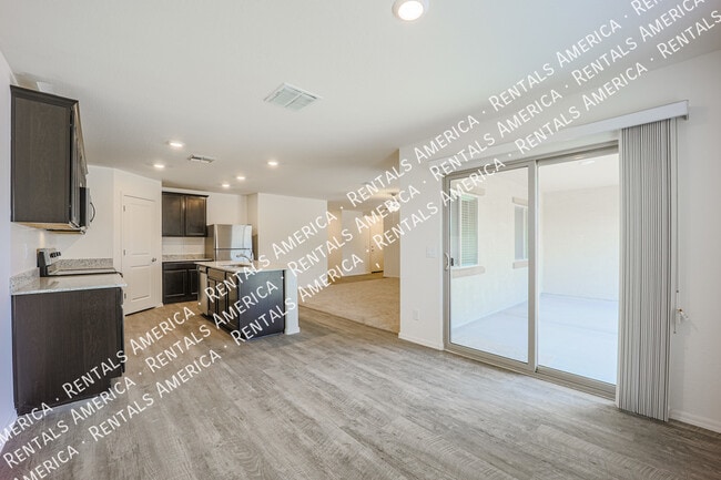 Building Photo - 466 W Black Hawk Pl