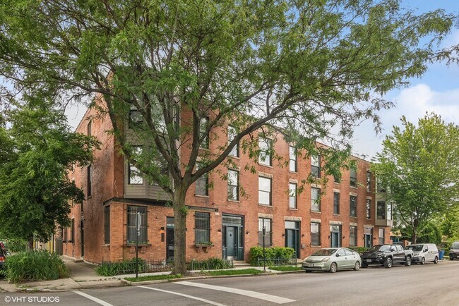 Building Photo - 2156 W Hubbard St