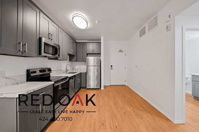 Building Photo - 5837 W Sunset Blvd