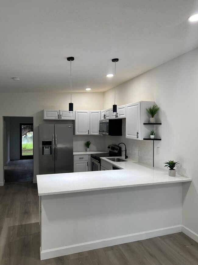 Foto del edificio - 1217 Lakeside Dr