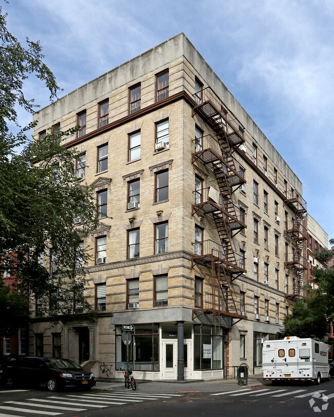 Foto del edificio - 302 W 4th St