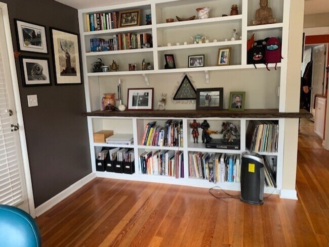 Foto del edificio - Charming Maple Leaf 3 bedroom, 2 bath 1300...