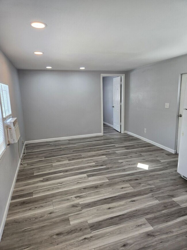 Building Photo - One Bedroom One Bath Manufactured Home