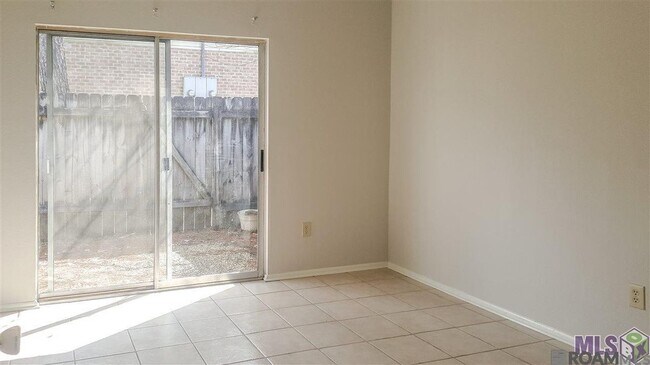Building Photo - 402 Lee Dr