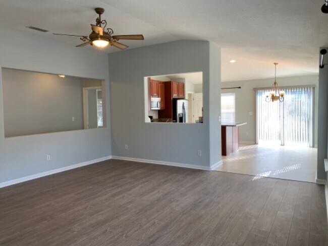 Foto del edificio - 677 Picasso Ave