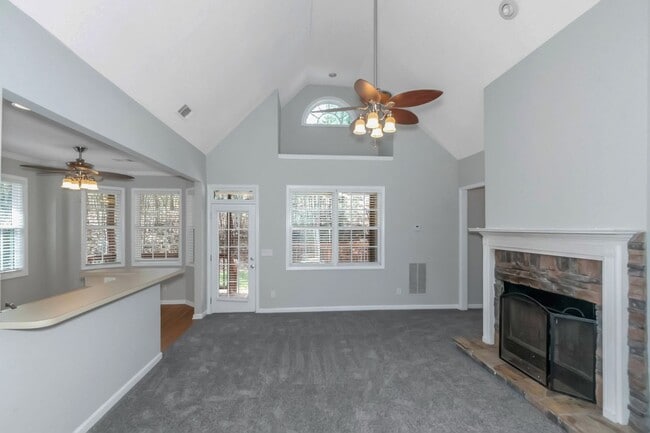 Building Photo - 8103 S Pine Cone Dr